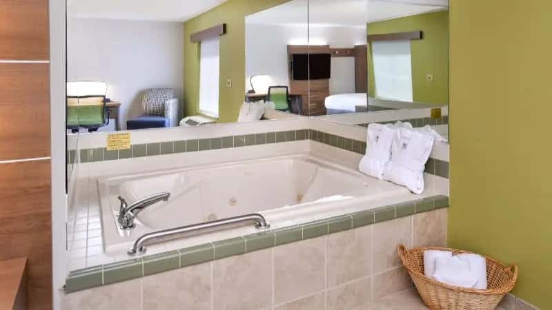 In-room hot tub at Holiday Inn Express & Suites Parkersburg – Mineral Wells, an IHG Hotel in Mineral Wells, WV