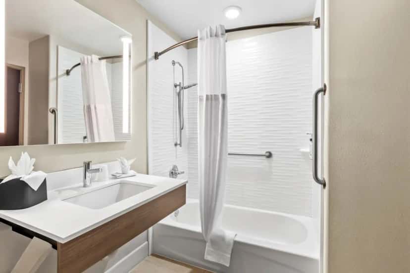 In-room jacuzzi tub at Holiday Inn Express & Suites Pauls Valley, an IHG hotel in Pauls Valley, OK
