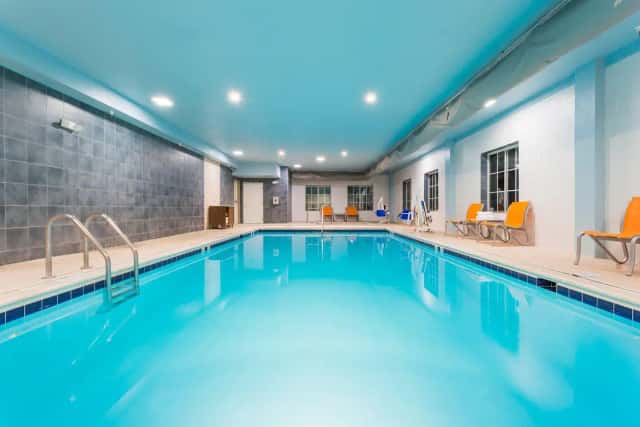 Holiday Inn Express & Suites Petersburg-fort Lee — guest room