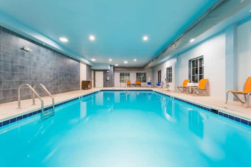 Holiday Inn Express & Suites Petersburg-fort Lee — pool