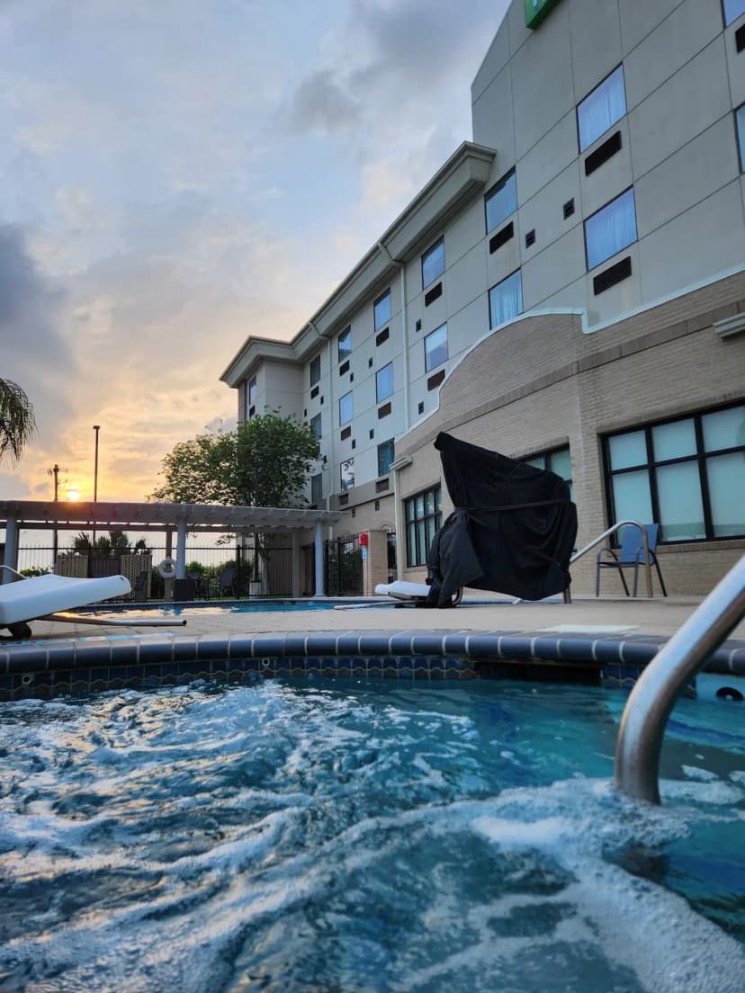 Hotels in Pharr with a jacuzzi in the room
