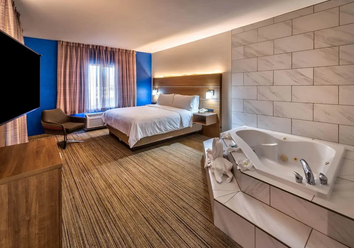 Private in-room jacuzzi at Holiday Inn Express & Suites Reno Airport By IHG