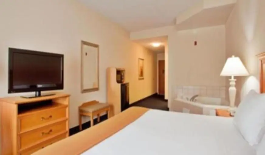 Holiday Inn Express & Suites Richmond North Ashland, an IHG Hotel hotel photo 1 in Ashland, Virginia