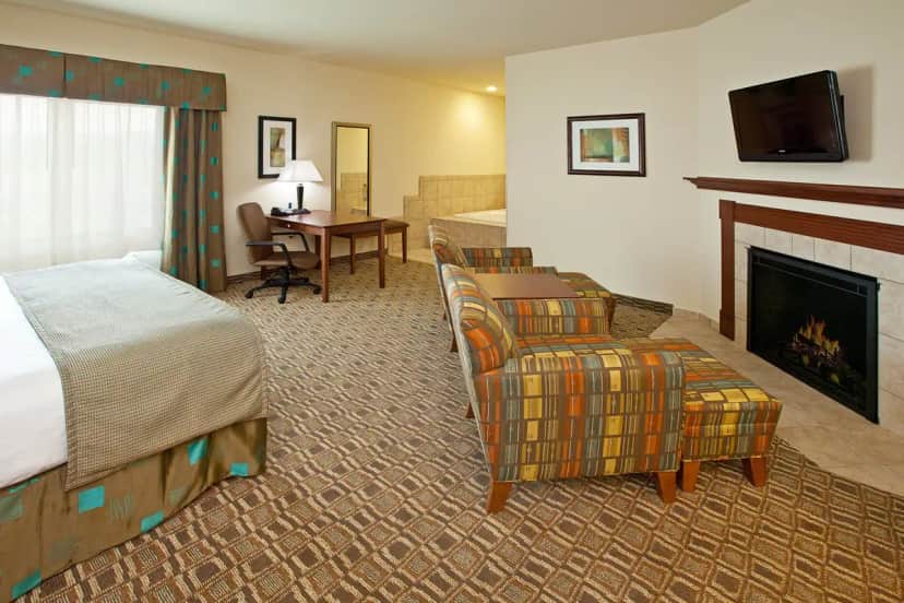 Holiday Inn Express & Suites Ripley hotel photo 1 in Ripley, West Virginia