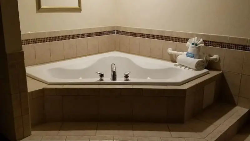 Hotels with jacuzzi in room in Webster