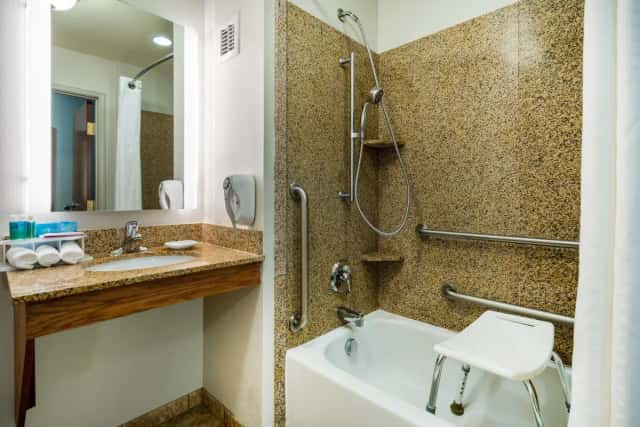 Deep soaking bathtub