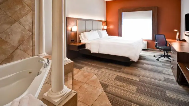 In-room hot tub at Holiday Inn Express & Suites Schererville in Schererville, IN