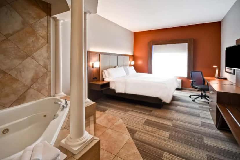 In-room hot tub at Holiday Inn Express & Suites Schererville in Schererville, IN