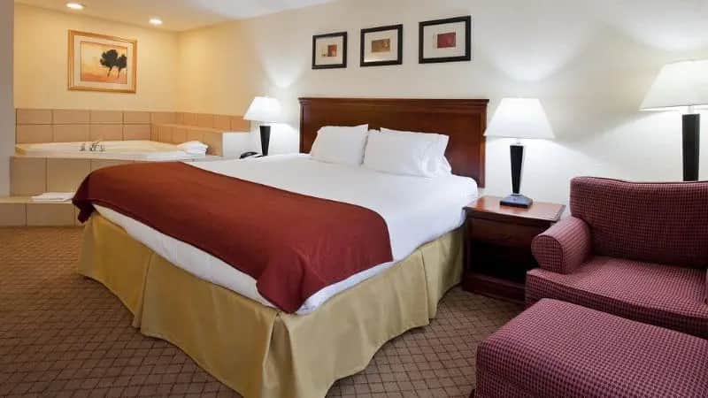 Holiday Inn Express & Suites St. Petersburg North (I-275), an IHG Hotel hotel photo 1 in St. Petersburg, Florida