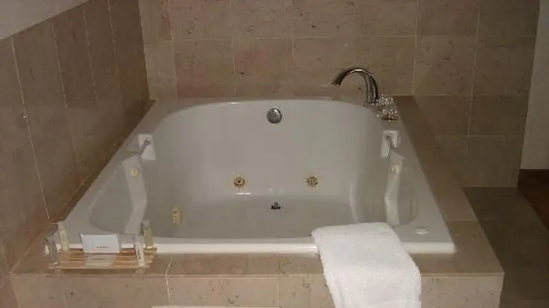 Holiday Inn Express & Suites Tacoma, an IHG Hotel hotel photo 1 in Tacoma, Washington