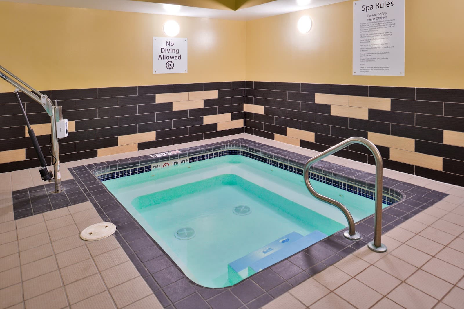 Holiday Inn Express & Suites Topeka West I-70 Wanamaker By IHG