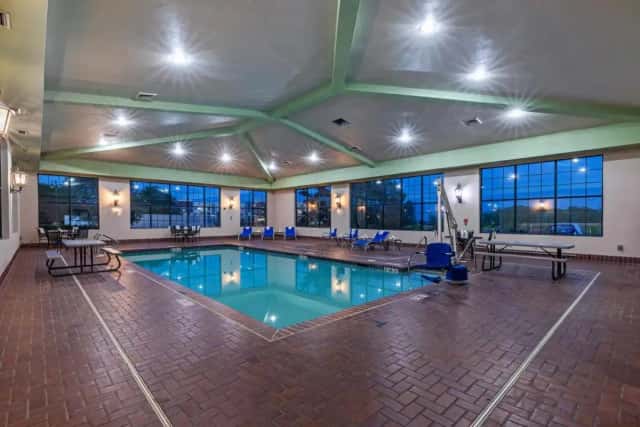 Holiday Inn Express & Suites Tulsa S Broken Arrow Hwy 51 By IHG — guest room