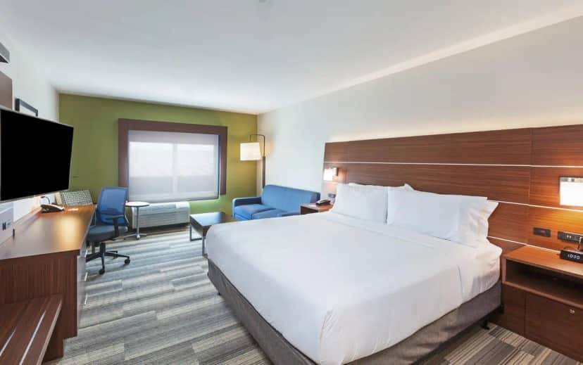 Holiday Inn Express & Suites Tulsa South - Woodland Hills By IHG — guest room