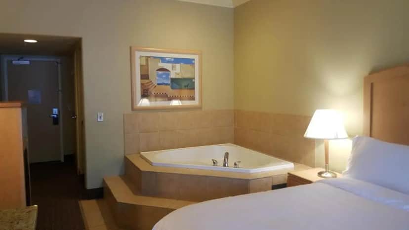 Holiday Inn Express & Suites Vacaville, an IHG Hotel hotel photo 1 in Vacaville, California