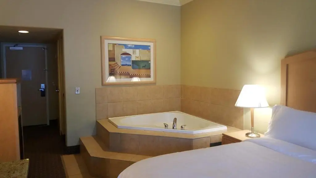 Hotels with jacuzzi in room in Vacaville