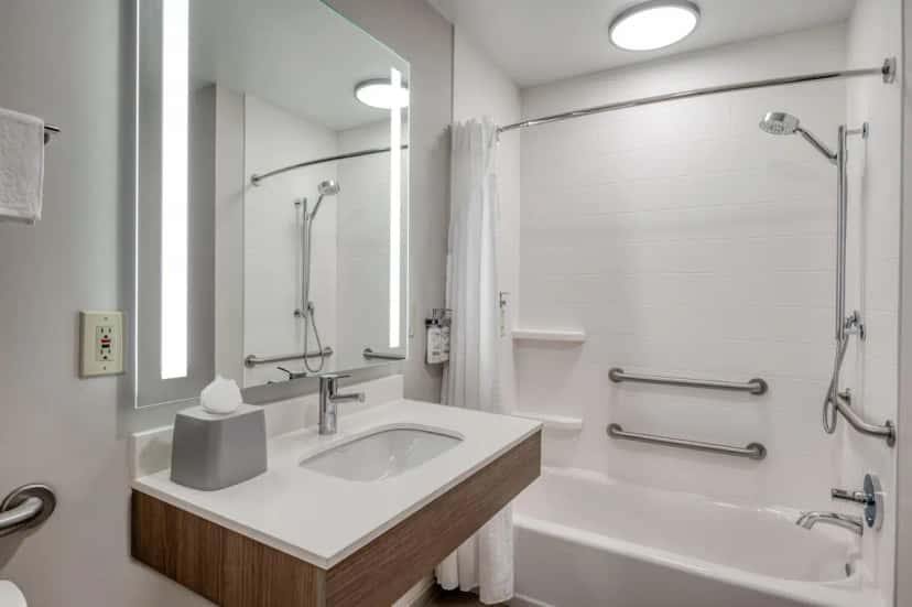 In-room hot tub at Holiday Inn Express & Suites Wadsworth, an IHG hotel in Wadsworth, OH