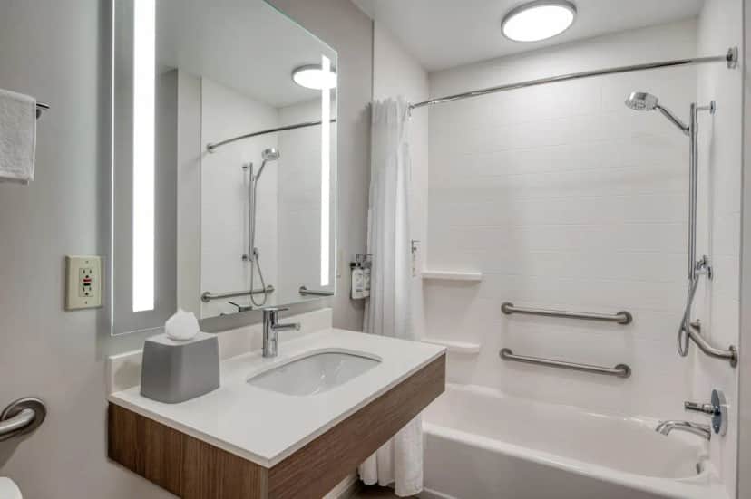 Deep soaking bathtub at Holiday Inn Express & Suites Wadsworth, an IHG hotel