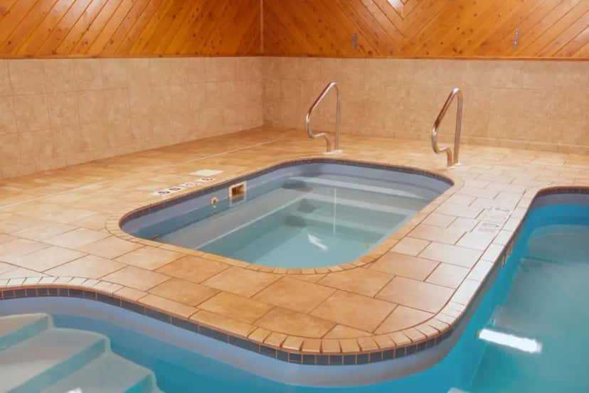 In-room hot tub at Holiday Inn Express & Suites Wauseon By IHG in Wauseon, OH