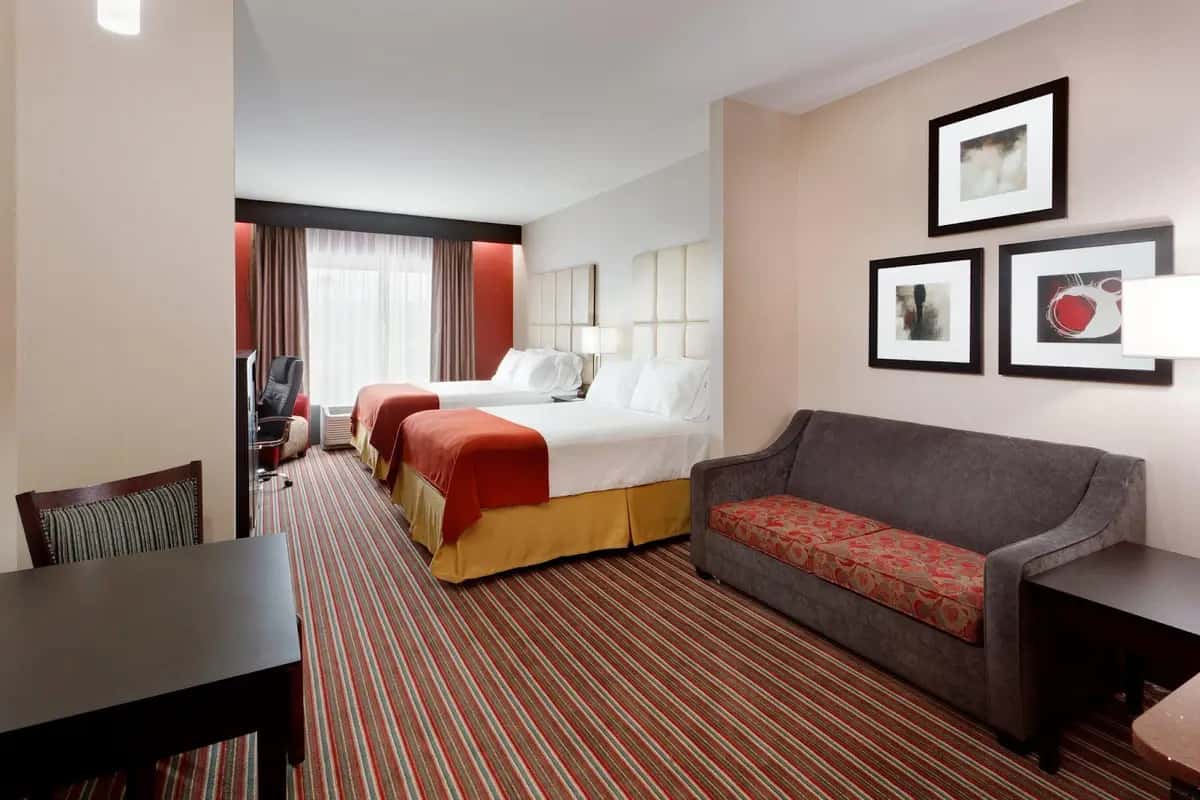 Holiday Inn Express & Suites York Ne - Market Street By IHG — guest room