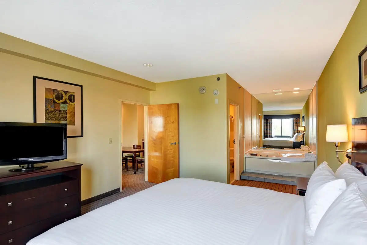 Holiday Inn Express Boston, an IHG Hotel hotel photo 1 in Boston, Massachusetts