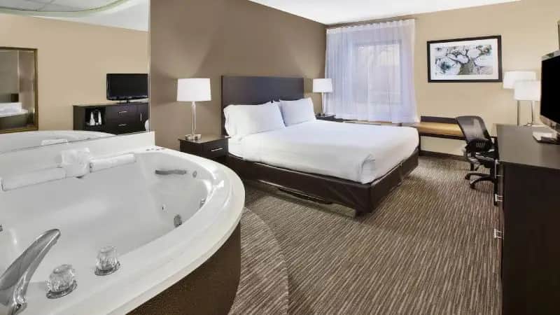 Holiday Inn Express Detroit-warren (GM Tech Ctr) hotel photo 1 in Warren, Michigan