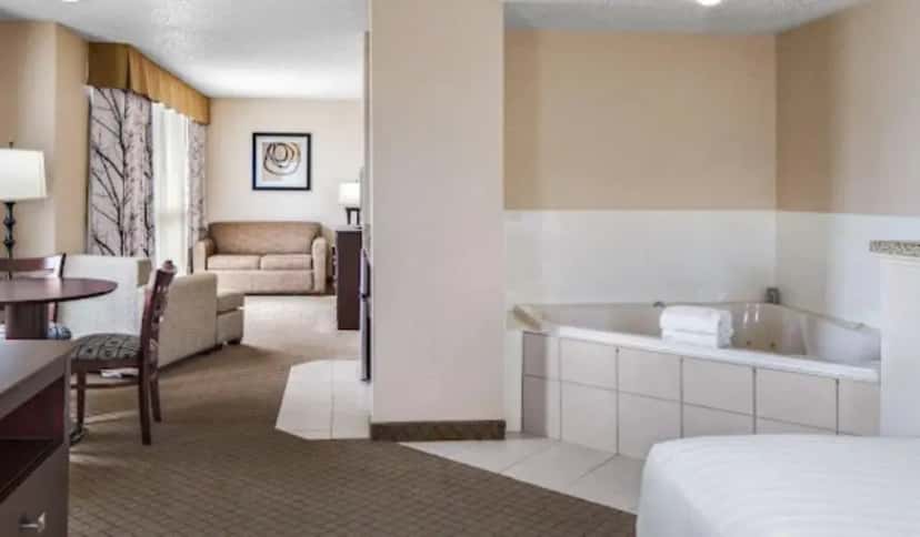 In-room hot tub at Holiday Inn Express Grove City (Outlet Center), an IHG Hotel in Mercer, PA