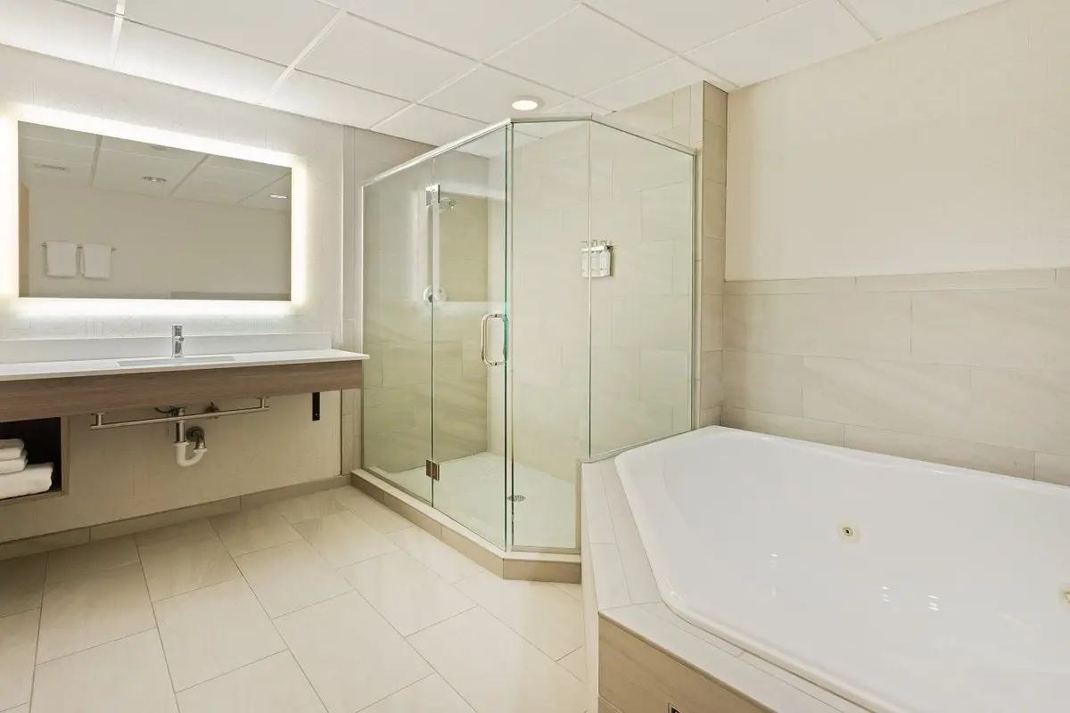 Holiday Inn Express Hauppauge hotel photo 1 in Hauppauge, New York