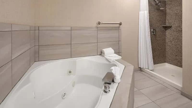 Holiday Inn Express Hotel & Suites Cherry Hills, an IHG Hotel hotel photo 1 in Omaha, Nebraska