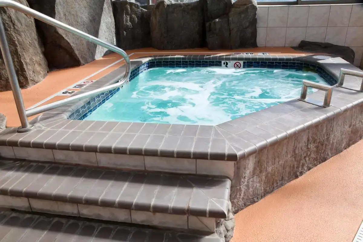 Shared indoor hot tub at Holiday Inn Express Hotel & Suites Richland