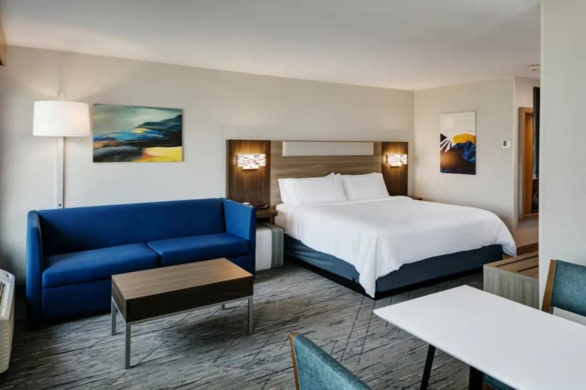 Hotels with jacuzzi in room in Lewiston