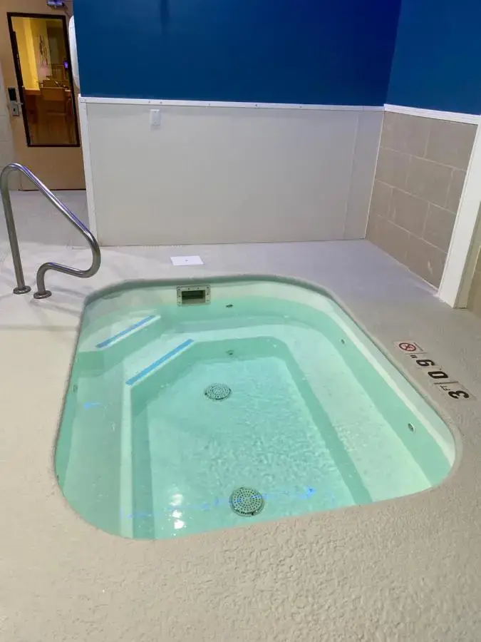 In-room hot tub at Holiday Inn Express Metropolis in Metropolis, IL