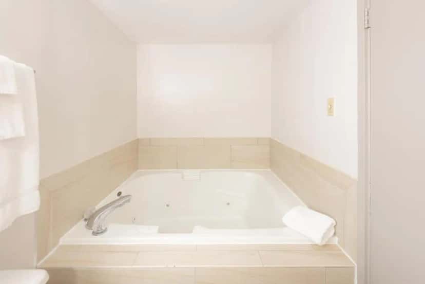 In-room hot tub at Holiday Inn Express Philadelphia NE – Bensalem in Bensalem, PA