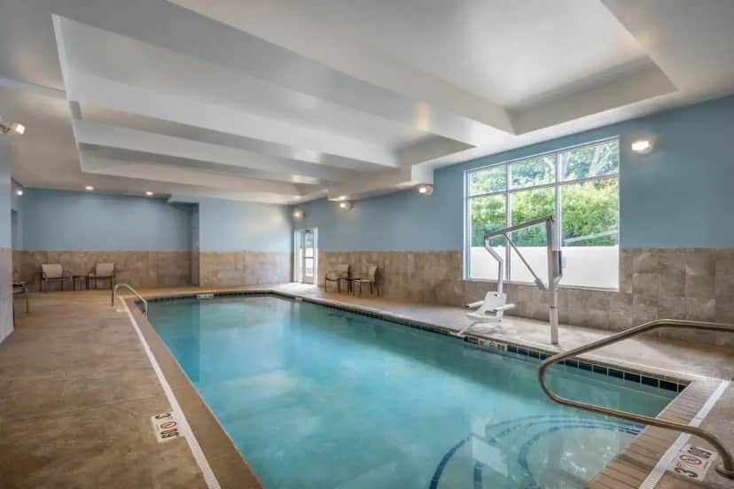 a swimming pool in a hotel room at Holiday Inn Express Richmond by IHG in Richmond