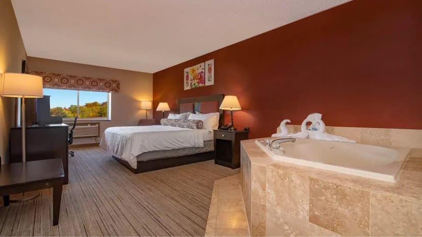 Hotels with jacuzzi in room in Suffolk County