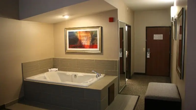 Holiday Inn Express Toledo North, an IHG Hotel hotel photo 1 in Toledo, Ohio