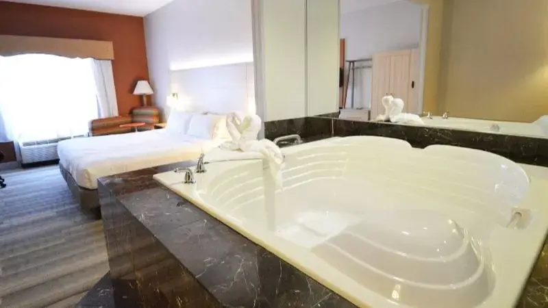 Hotels with jacuzzi in room in Oregon