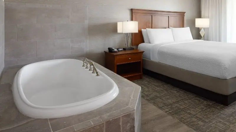 Hotels with jacuzzi in room in Route 9