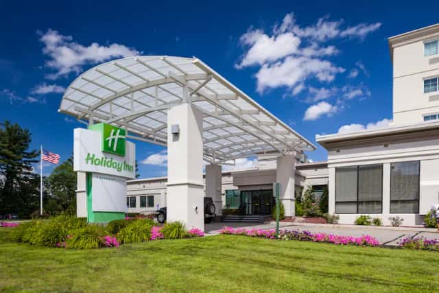 Holiday Inn Salem (I-93 At Exit 2), an IHG hotel — guest room