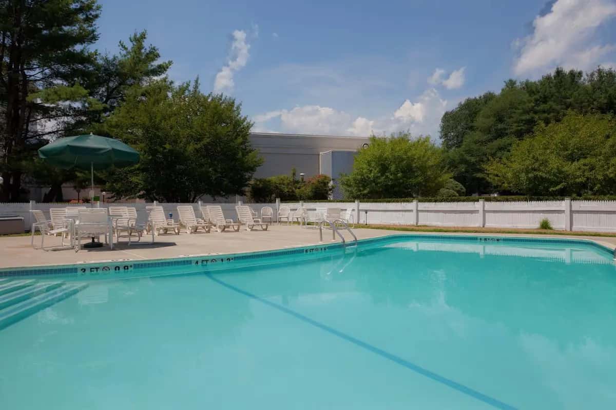 Holiday Inn Salem (I-93 At Exit 2), an IHG hotel — pool