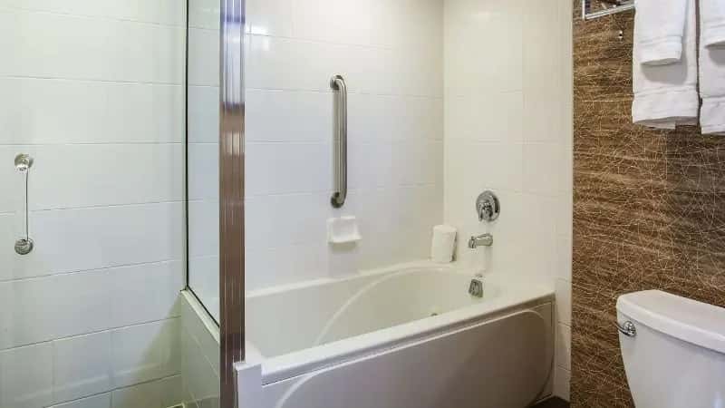 In-room hot tub at Holiday Inn Saratoga Springs, an IHG Hotel in Saratoga Springs, NY