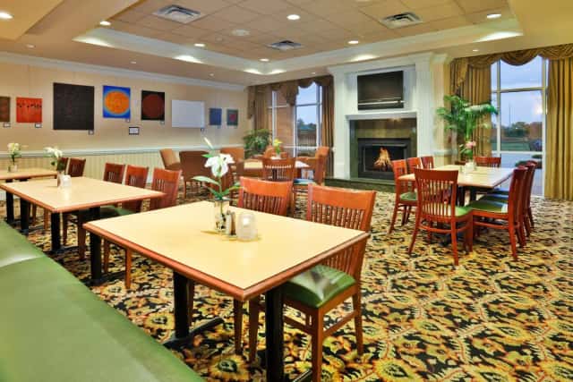 Holiday Inn Valdosta Conference Center By IHG — guest room