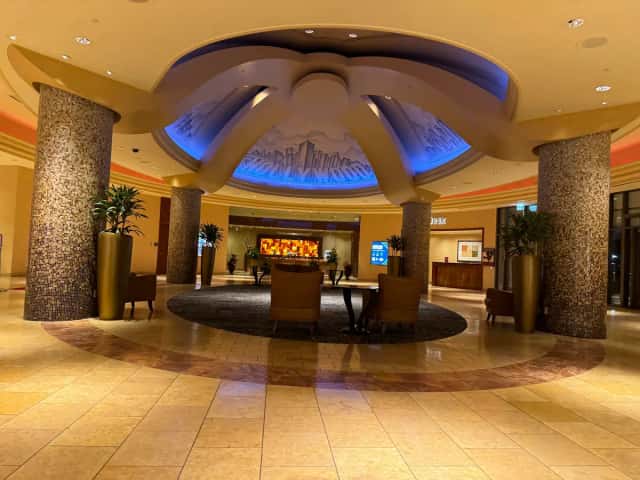 Hollywood Casino St. Louis Hotel — guest room