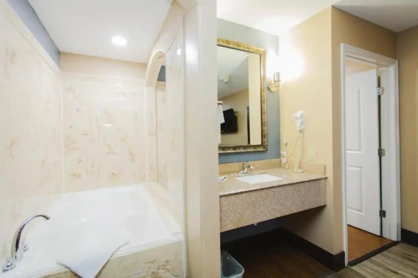 Private in-room jacuzzi tub in the King Room with Spa Bath - Non-Smoking at Home Place Inn Houston
