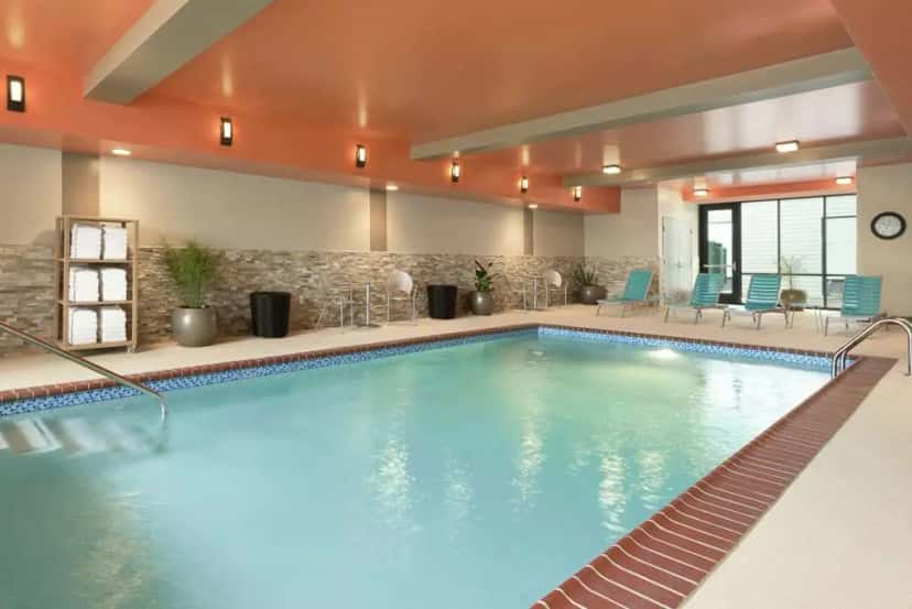In-room hot tub at Home2 Suites By Hilton Leavenworth Downtown in Leavenworth, KS