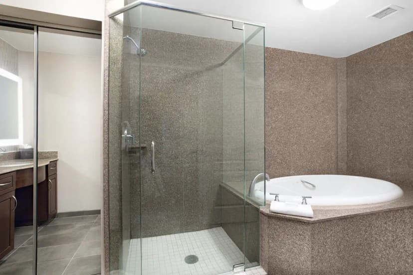 Hotels with jacuzzi in room in Henderson