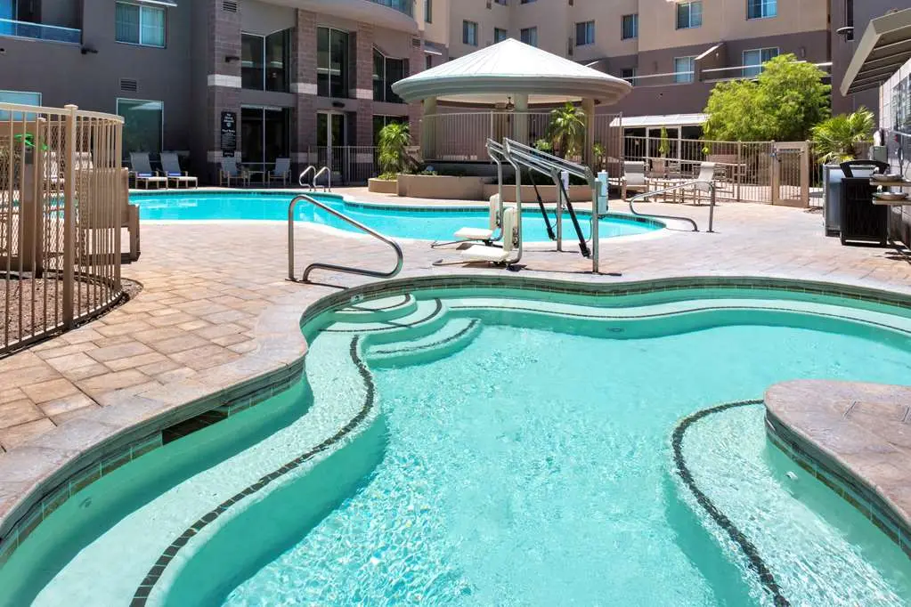 Hotels in Phoenix with a jacuzzi in the room