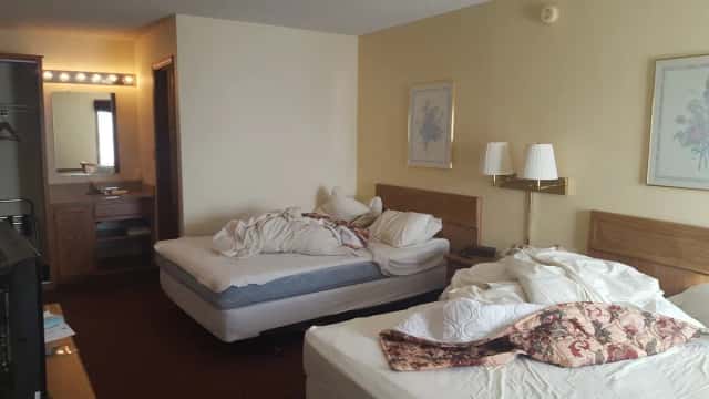 Honeysuckle Inn and Conference Center — guest room