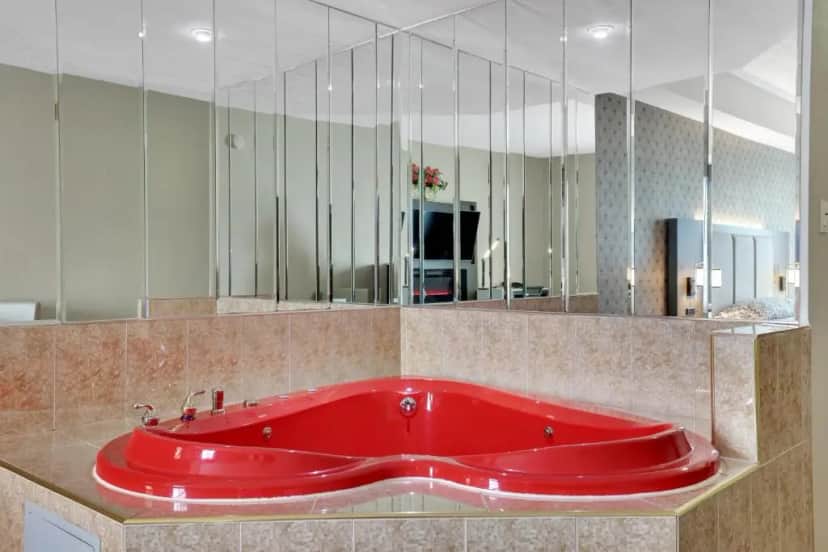Private in-room jacuzzi tub in the Queen Room with Spa Bath at Horizon Inn