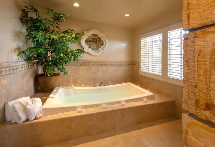 Private in-room jacuzzi tub at Horizon Inn & Ocean View Lodge