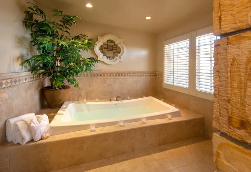 Hotels with jacuzzi in room in Carmel